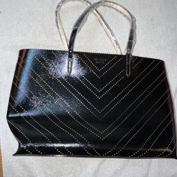 NWT- Victoria's Secret Black Weekender/Shoulder Tote with Makeup Bag - Picture 1 of 6